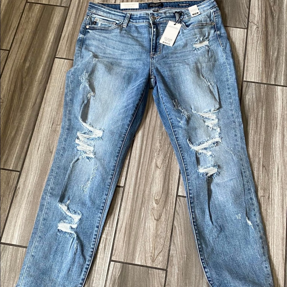 JUdy Blue Distressed Boyfriend Jeans